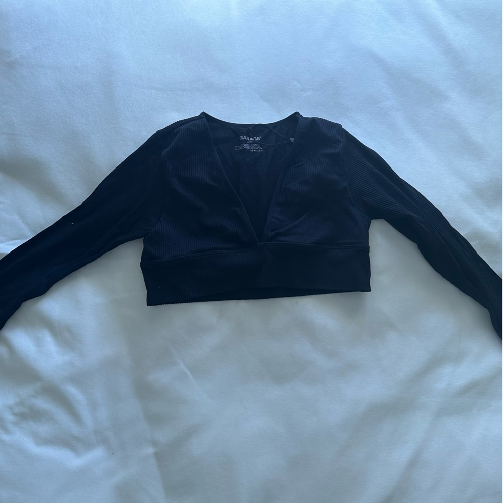 long sleeve v neck crop